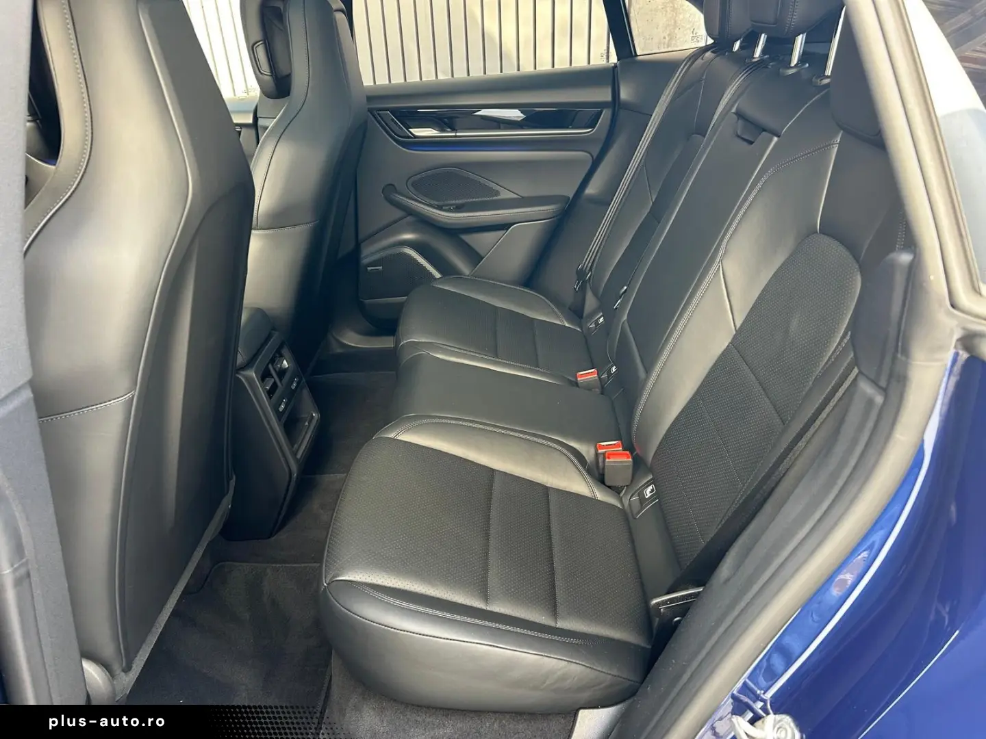 PORSCHE Macan 4 Panorama Luft CarPlay MatrixLED BOSE 22