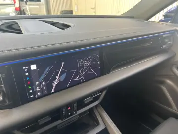 PORSCHE Macan 4 Panorama Luft CarPlay MatrixLED BOSE 22
