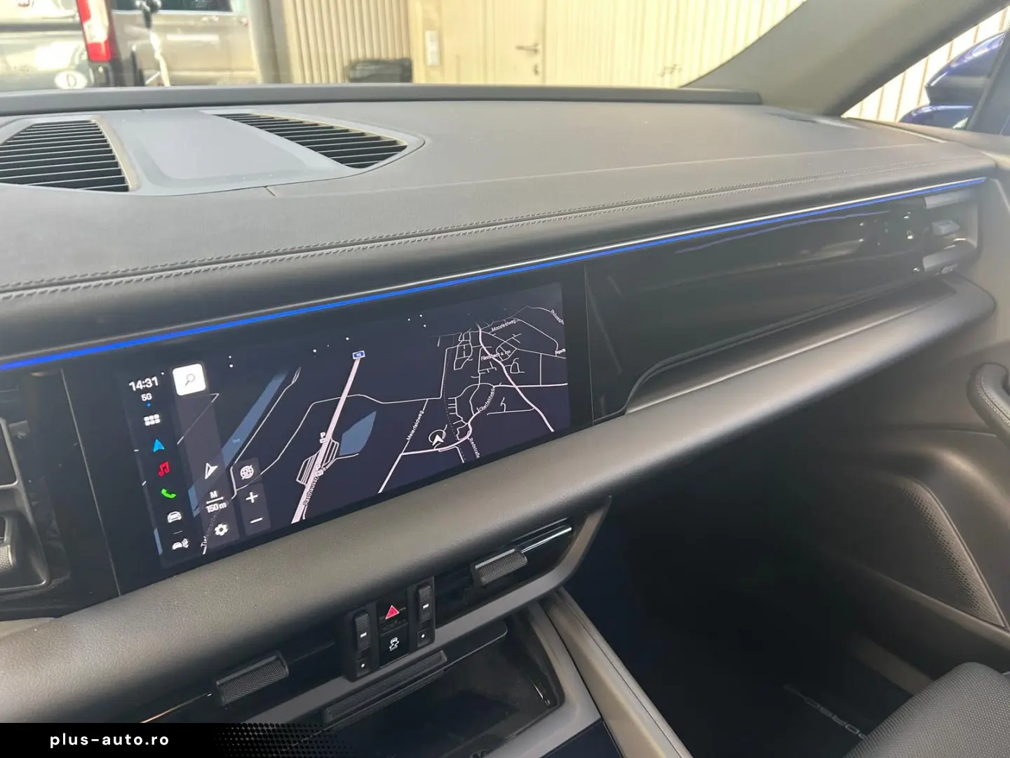 PORSCHE Macan 4 Panorama Luft CarPlay MatrixLED BOSE 22
