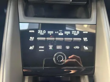 PORSCHE Macan 4 Panorama Luft CarPlay MatrixLED BOSE 22