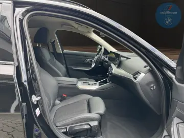 BMW 318 d Touring HiFi LiveCockpitProf Sportsitz