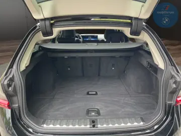 BMW 318 d Touring HiFi LiveCockpitProf Sportsitz