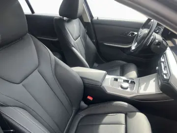BMW 318d Touring Aut. Pano Leder Curved
