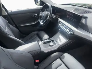 BMW 318d Touring Aut. Pano Leder Curved