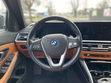 BMW 330 e Touring Hybrid LED H&K Navi Prof