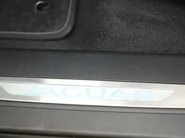JAGUAR F-Pace F-PACE SVR 575 Edition AWD AHK PANO