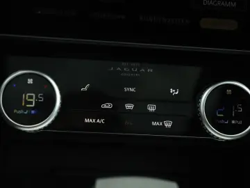 JAGUAR F-Pace F-PACE SVR 575 Edition AWD AHK PANO