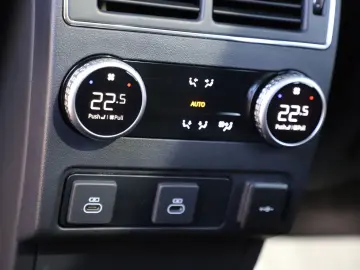 JAGUAR F-Pace F-PACE SVR 575 Edition AWD AHK PANO