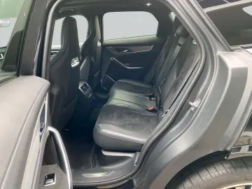 JAGUAR F-PACE P550 SVR AWD