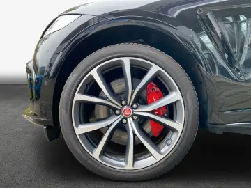 JAGUAR F-PACE P550 SVR AWD