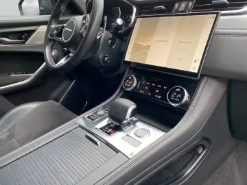 JAGUAR F-PACE P550 SVR AWD
