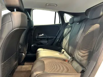 MERCEDES-BENZ GLA 250 e Style MBUX Style Wide Cam LE…