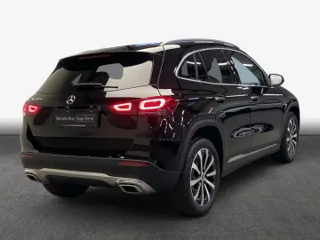 MERCEDES-BENZ GLA 250 e Progressive Beam Ambi Wide 1…