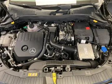 MERCEDES-BENZ GLA 250 e Progressive Beam Ambi Wide 1…