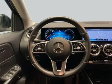 MERCEDES-BENZ GLA 250 e Progressive Beam Ambi Wide 1…