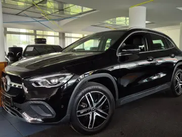MERCEDES-BENZ GLA 250 e ACC AHK Business LED RFK Spur Standh