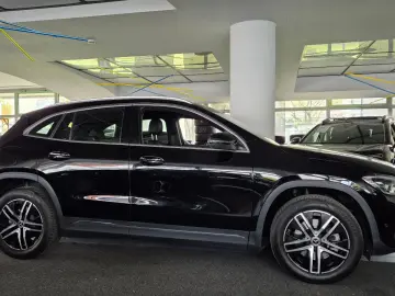 MERCEDES-BENZ GLA 250 e ACC AHK Business LED RFK Spur Standh