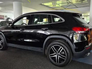 MERCEDES-BENZ GLA 250 e ACC AHK Business LED RFK Spur Standh
