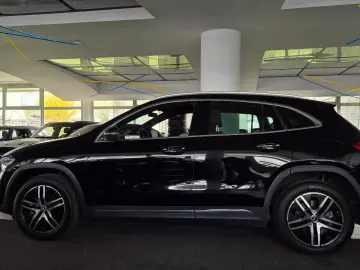 MERCEDES-BENZ GLA 250 e ACC AHK Business LED RFK Spur Standh