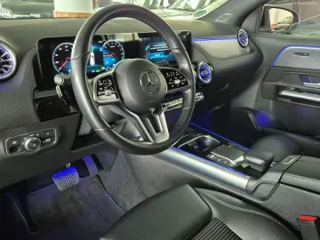 MERCEDES-BENZ GLA 250 e ACC AHK Business LED RFK Spur Standh
