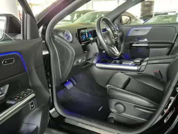MERCEDES-BENZ GLA 250 e ACC AHK Business LED RFK Spur Standh