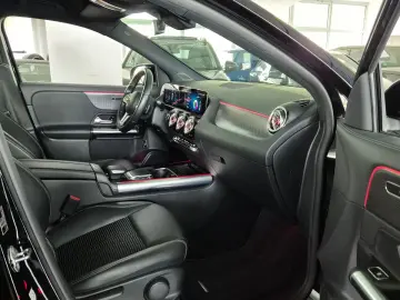 MERCEDES-BENZ GLA 250 e ACC AHK Business LED RFK Spur Standh