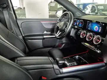 MERCEDES-BENZ GLA 250 e ACC AHK Business LED RFK Spur Standh
