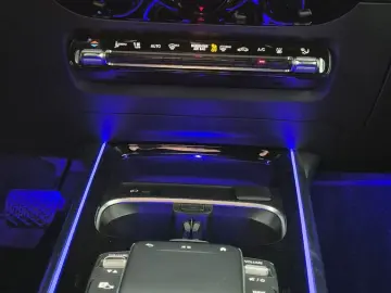 MERCEDES-BENZ GLA 250 e ACC AHK Business LED RFK Spur Standh