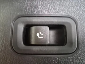 MERCEDES-BENZ GLA 250 e ACC AHK Business LED RFK Spur Standh