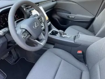 Lexus LBX Basis 1.5 Hybrid KOMFORT