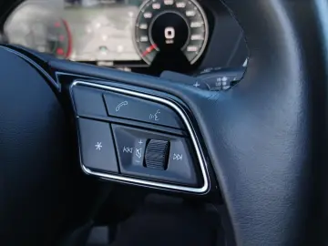 AUDI A4 Lim. 40 TFSI S line S tronic  NAV  R-CAM SHZ