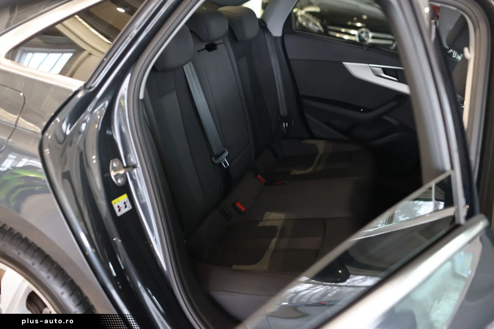 AUDI A4 35 TFSI ADVANCED SIDE ASSIST