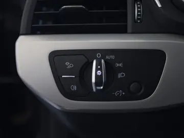 AUDI A4 35 TFSI ADVANCED SIDE ASSIST