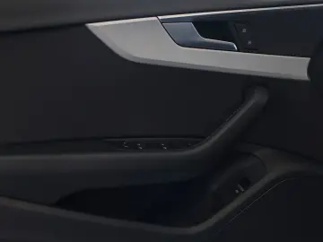 AUDI A4 35 TFSI ADVANCED SIDE ASSIST