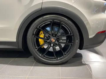PORSCHE Cayenne Turbo E-Hybrid GT-Paket