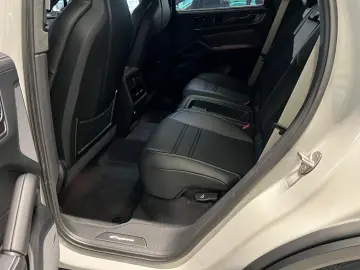 PORSCHE Cayenne Turbo E-Hybrid GT-Paket