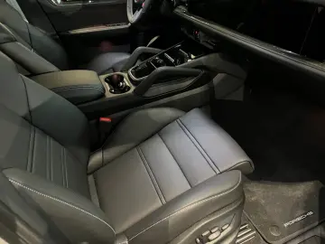 PORSCHE Cayenne Turbo E-Hybrid GT-Paket