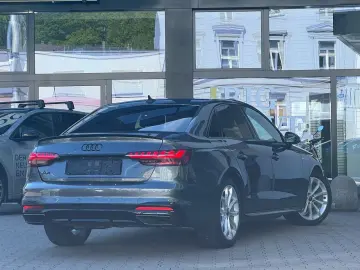 AUDI A4 35 TFSI S-Line LED Navi PDC CarPlay 19 LM