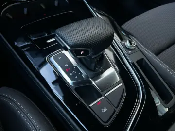 AUDI A4 35 TFSI S-Line LED Navi PDC CarPlay 19 LM
