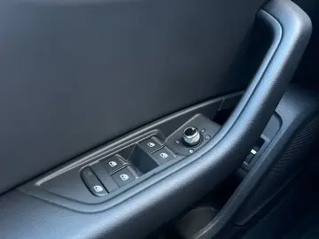 AUDI A4 35 TFSI S-Line LED Navi PDC CarPlay 19 LM