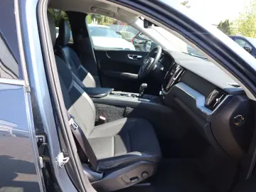 VOLVO XC60 D3 Momentum AHK