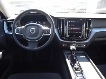 VOLVO XC60 D3 Momentum AHK