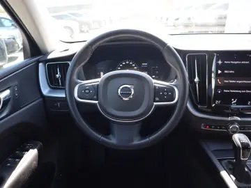 VOLVO XC60 D3 Momentum AHK