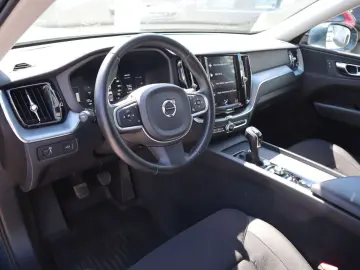 VOLVO XC60 D3 Momentum AHK