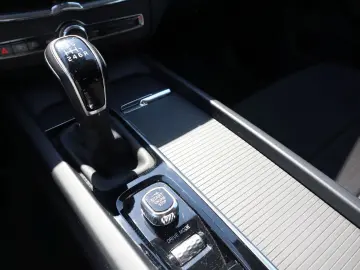 VOLVO XC60 D3 Momentum AHK