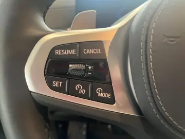 BMW X6 xDrive 40d M-Sport StandHZG AHK Pano Navi HK