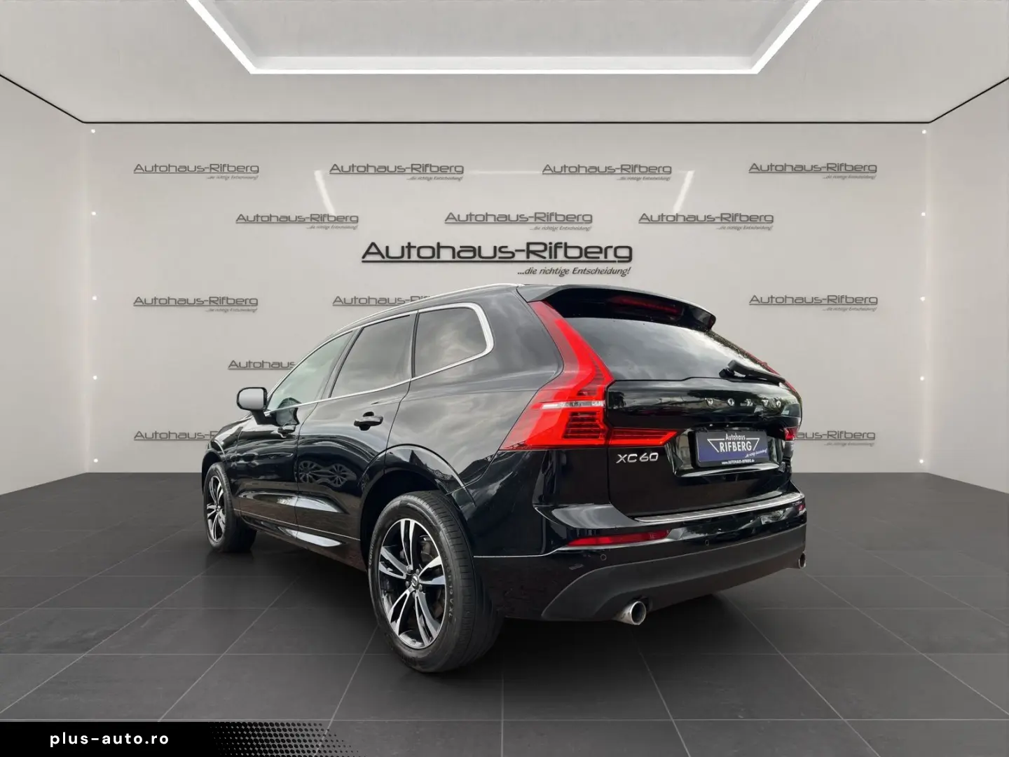 VOLVO XC60 D4 Momentum 2WD AUT NAVI 19Z KAMERA LEDER
