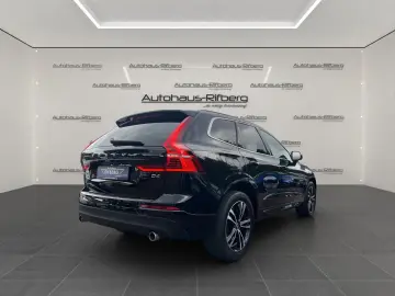 VOLVO XC60 D4 Momentum 2WD AUT NAVI 19Z KAMERA LEDER