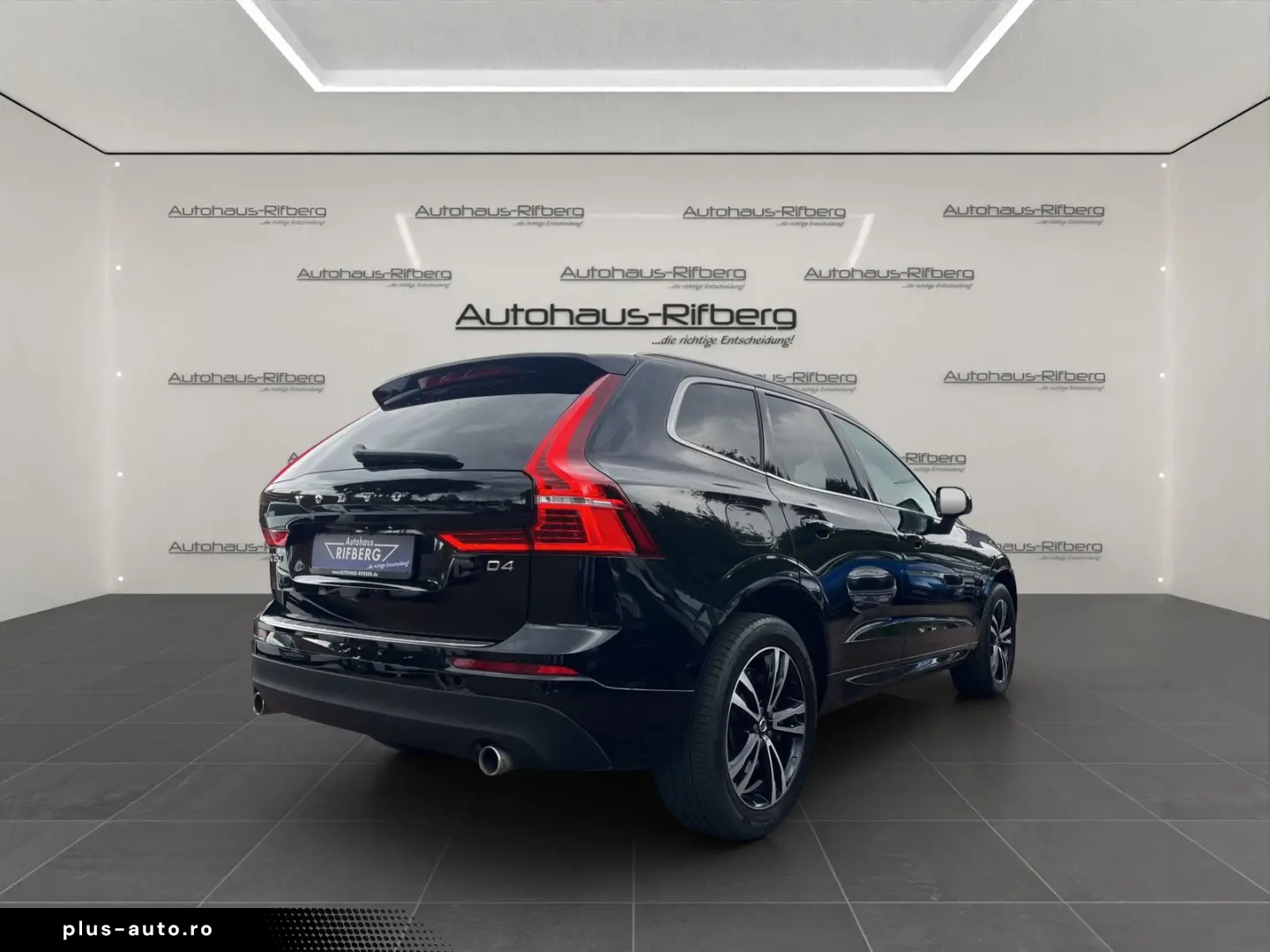 VOLVO XC60 D4 Momentum 2WD AUT NAVI 19Z KAMERA LEDER