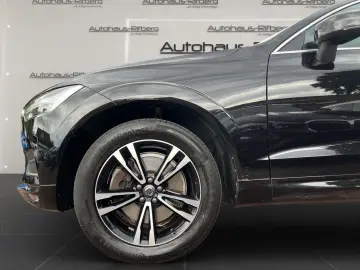 VOLVO XC60 D4 Momentum 2WD AUT NAVI 19Z KAMERA LEDER